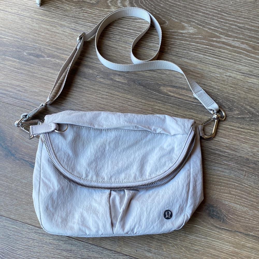 Lululemon All Night Festival Bag Chrome/Silver